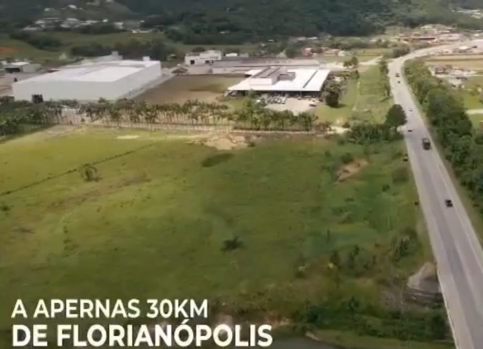 VENDO TERRENO COM AREA DE 173.885,81 M2, NA RODOVIA BR-282, KM 26, EM SANTO AMARO DA IMPERATRIZ, SC.