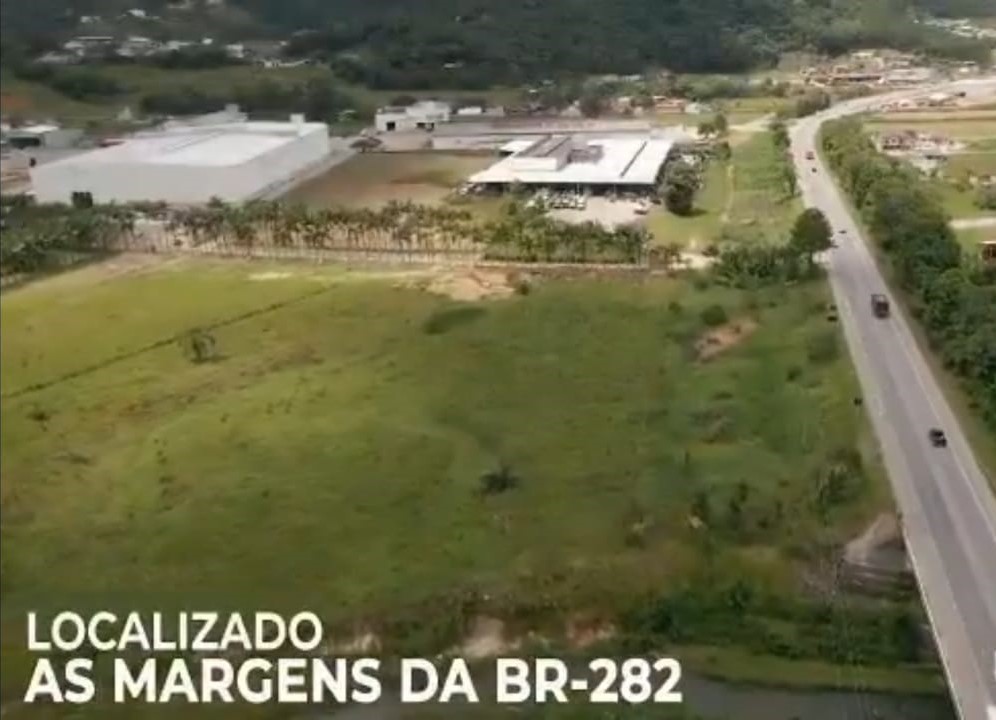 VENDO TERRENO COM AREA DE 173.885,81 M2, NA RODOVIA BR-282, KM 26, EM SANTO AMARO DA IMPERATRIZ, SC.