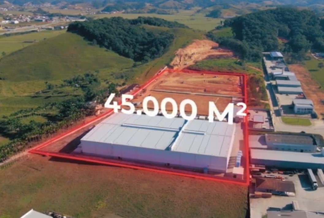 NOVO CONDOMINIO  LOGISTICO DIFERLOG, GALPÕES PARA LOCAÇÃO, NA BR 282, EM SANTO AMARO DA IMPERATRIZ. O NOVO CONDOMÍNIO ESTÁ LOCALIZADO AS MARGENS DA BR-282, NO KM 26, EM SANTO AMARO DA IMPERATRIZ, SC, NUM TERRENO COM ÁREA TOTAL DE 45.000 M2.