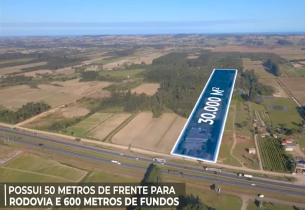 VENDO GALPÃO COM AREA DE 700 M2, EM TERRENO COM AREA DE 30.000 M2, NAS MARGENS DA BR-101 EM CRICIÚMA SC. Galpão de 700 M2 Medida do terreno:  50 m de frente X 600 m de profundidade.