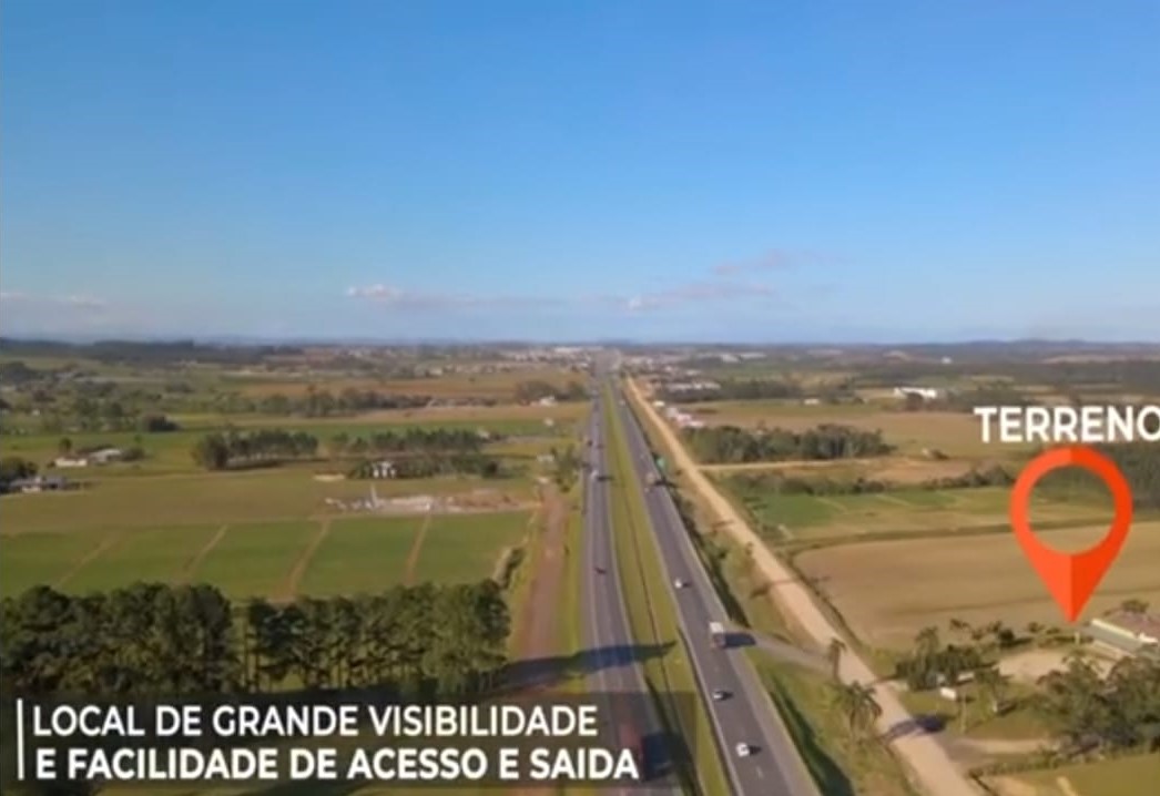 VENDO GALPÃO COM AREA DE 700 M2, EM TERRENO COM AREA DE 30.000 M2, NAS MARGENS DA BR-101 EM CRICIÚMA SC. Galpão de 700 M2 Medida do terreno:  50 m de frente X 600 m de profundidade.