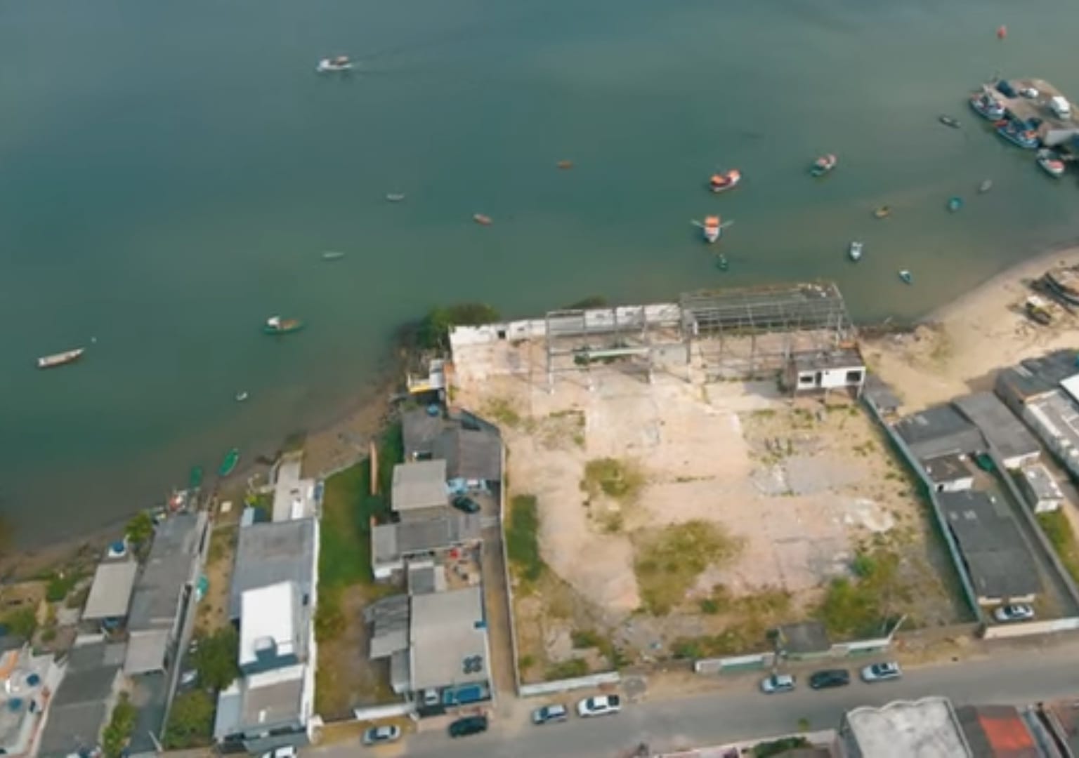 TERRENO COM 3.800 M2, NA CIDADE DE NAVEGANTES, SC, AS MARGENSDO RIO ITAJAI