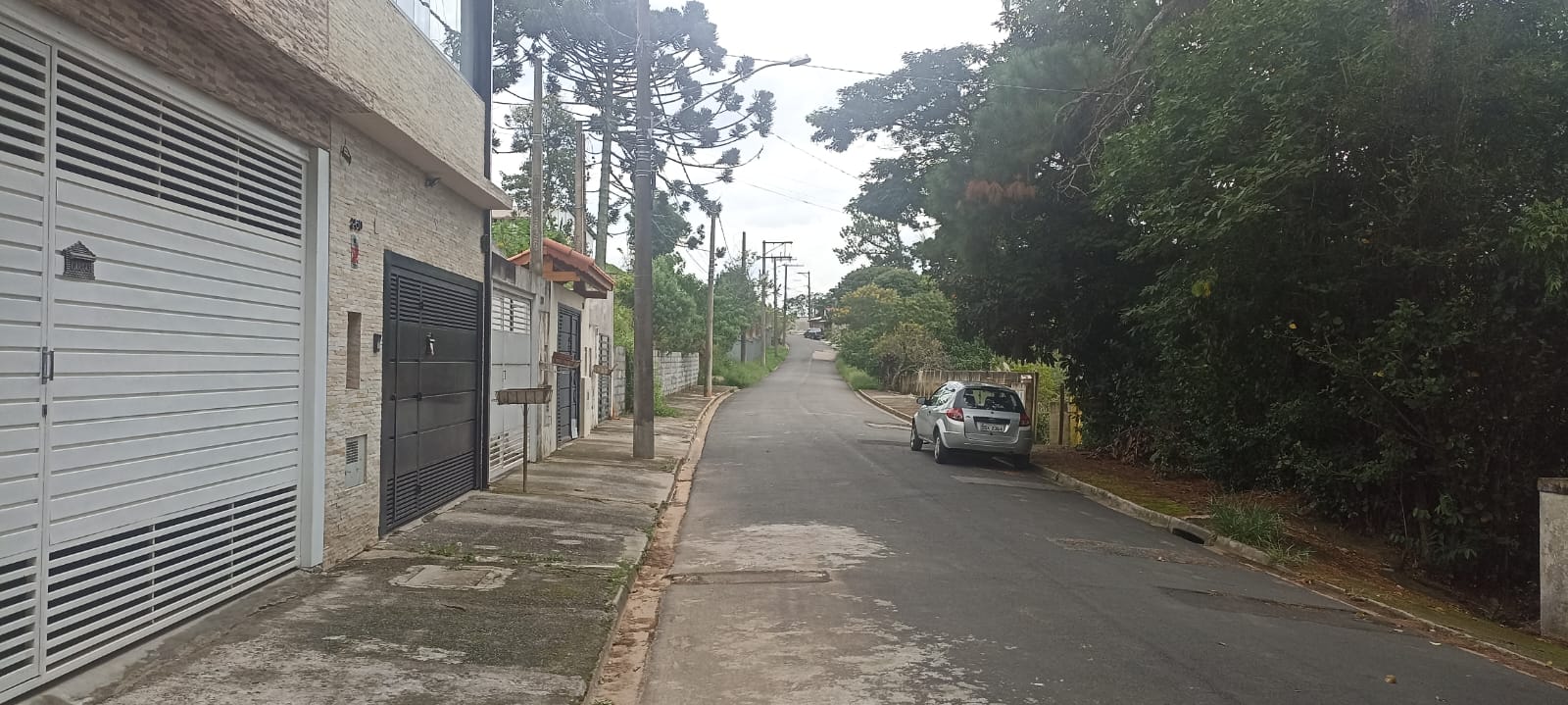 São Roque/SP,  Bairro  Maylasky/Bairro Jardim Caparelli.  TOPOGRAFIA ALTA . Rua Sem SAÍDA. Vizinhos Presentes, Solidários. Rua Segura Tranquila.
