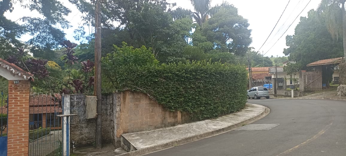 São Roque/SP,  Bairro  Maylasky/Bairro Jardim Caparelli.  TOPOGRAFIA ALTA . Rua Sem SAÍDA. Vizinhos Presentes, Solidários. Rua Segura Tranquila.