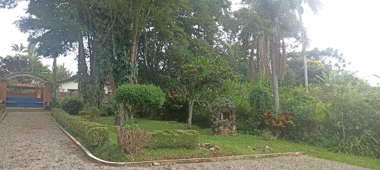 São Roque/SP,  Bairro  Maylasky/Bairro Jardim Caparelli.  TOPOGRAFIA ALTA . Rua Sem SAÍDA. Vizinhos Presentes, Solidários. Rua Segura Tranquila.