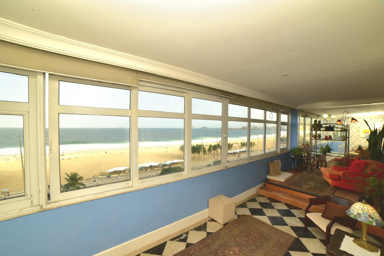 Av. Atlântica, Copacabana/RJ - 3 Dorm.  Ste/Sauna, Lavabo, Escritório.  330,00m2. Localização Excelente, " TOP INTERNACIOAL".  Conforto, Qualidade de Vida, Vista  Eterna P/ MAR. Deslumbrante !!!  COMPRADOR & FAMILIA MERECEM!!!                                                                                                                                                           