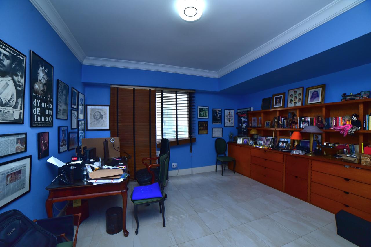 Av. Atlântica, Copacabana/RJ - 3 Dorm.  Ste/Sauna, Lavabo, Escritório.  330,00m2. Localização Excelente, " TOP INTERNACIOAL".  Conforto, Qualidade de Vida, Vista  Eterna P/ MAR. Deslumbrante !!!  COMPRADOR & FAMILIA MERECEM!!!                                                                                                                                                           