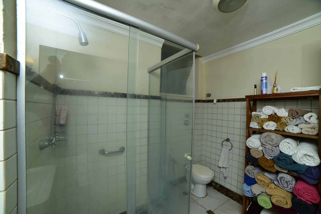 Av. Atlântica, Copacabana/RJ - 3 Dorm.  Ste/Sauna, Lavabo, Escritório.  330,00m2. Localização Excelente, " TOP INTERNACIOAL".  Conforto, Qualidade de Vida, Vista  Eterna P/ MAR. Deslumbrante !!!  COMPRADOR & FAMILIA MERECEM!!!                                                                                                                                                           