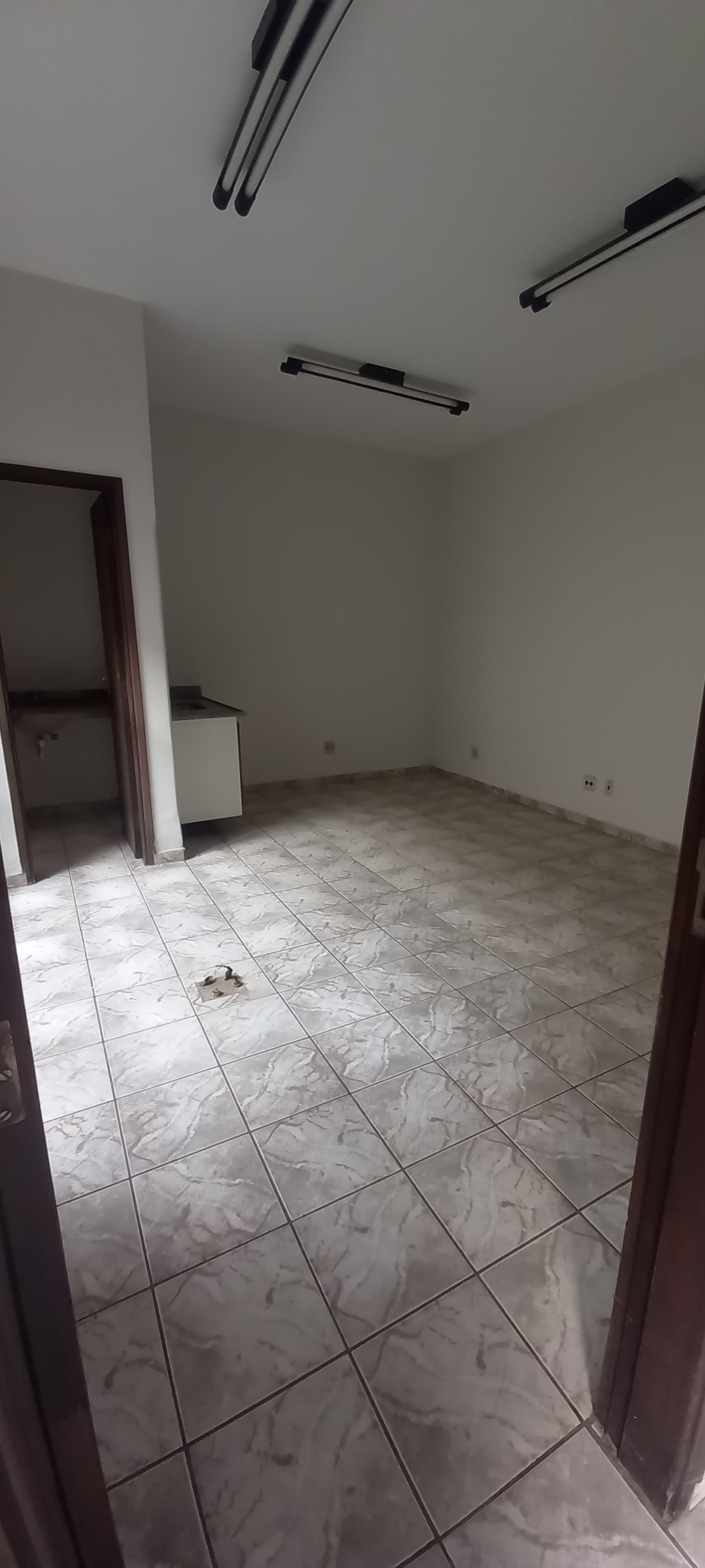 SALAS COMERCIAIS PARA LOCAÇÃO - CENTRO.