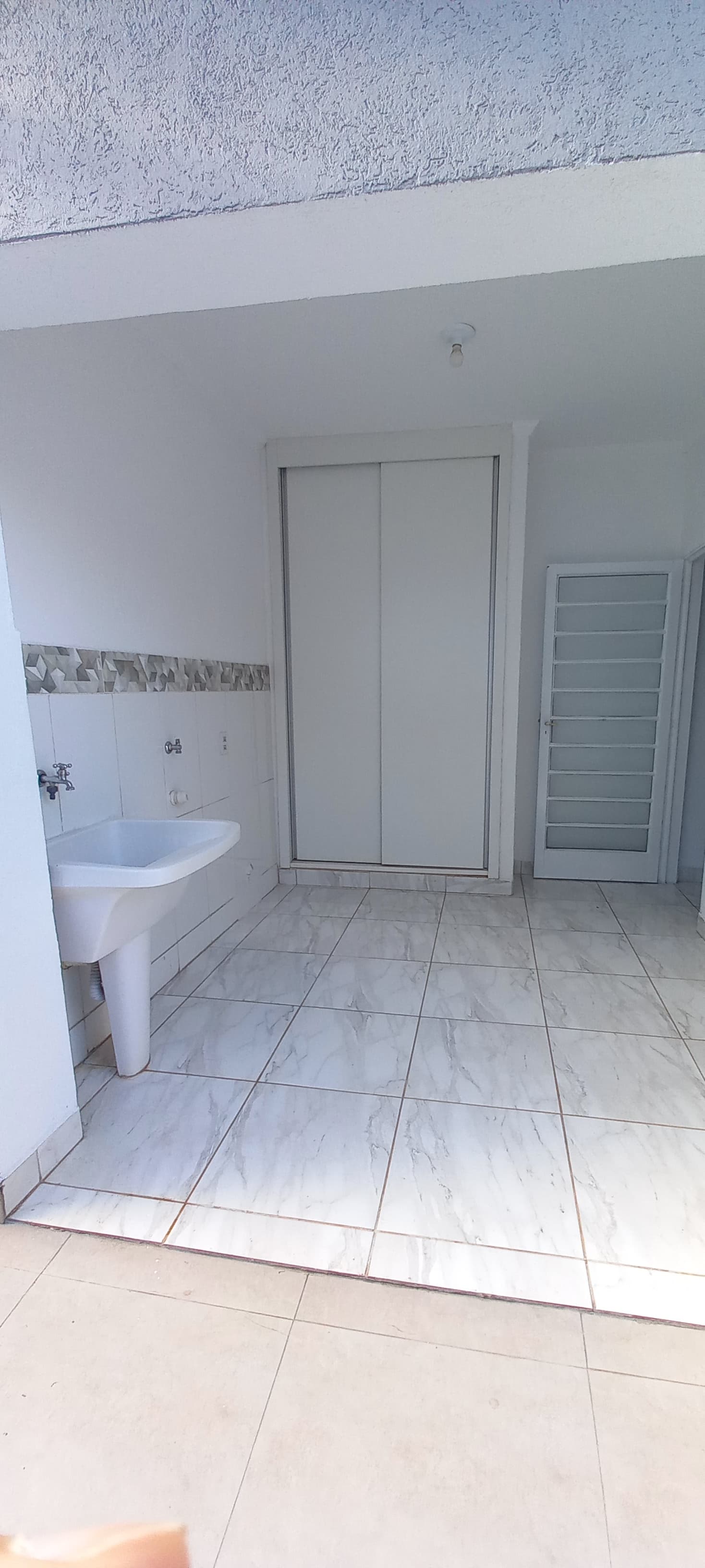 CASA PARA LOCAÇÃO - JARDIM SÃO DOMINGOS.