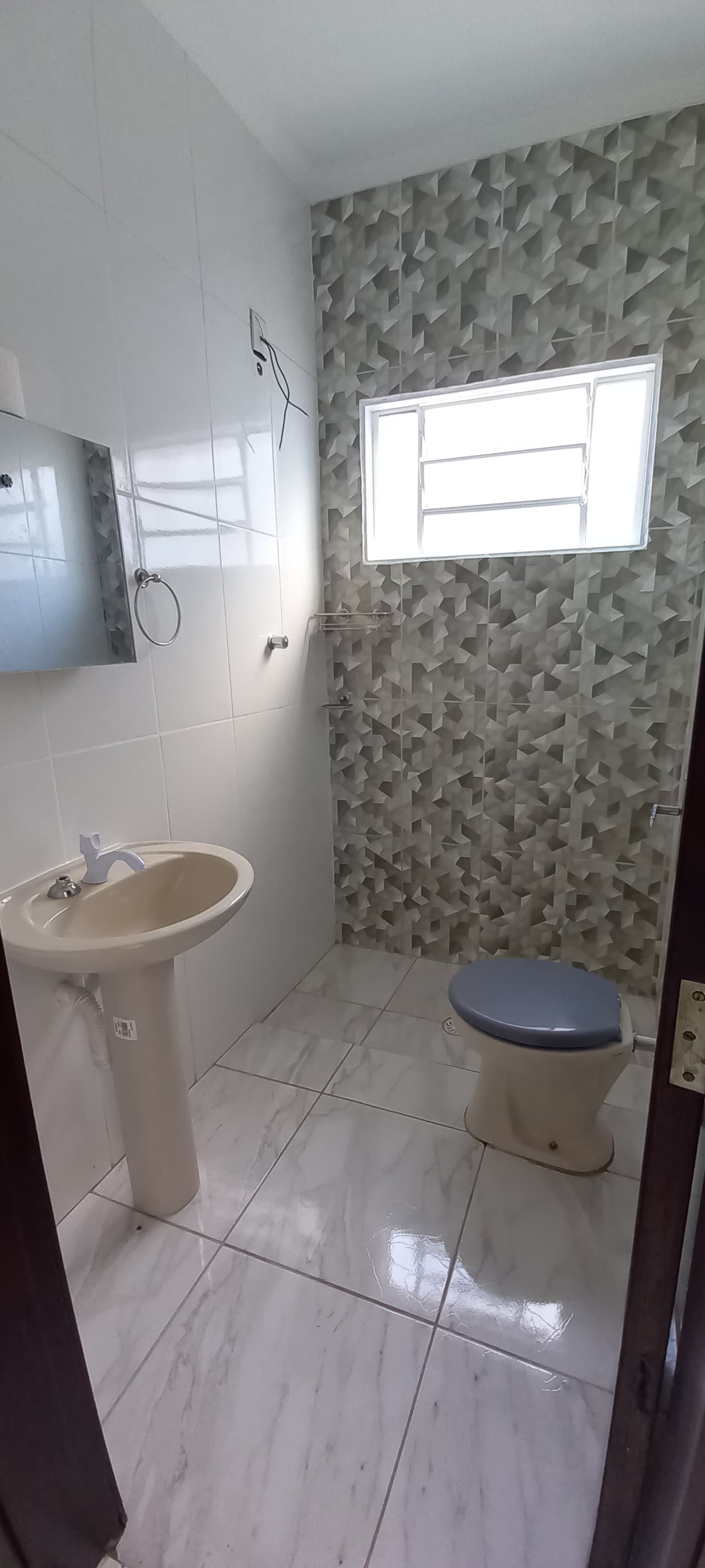 CASA PARA LOCAÇÃO - JARDIM SÃO DOMINGOS.