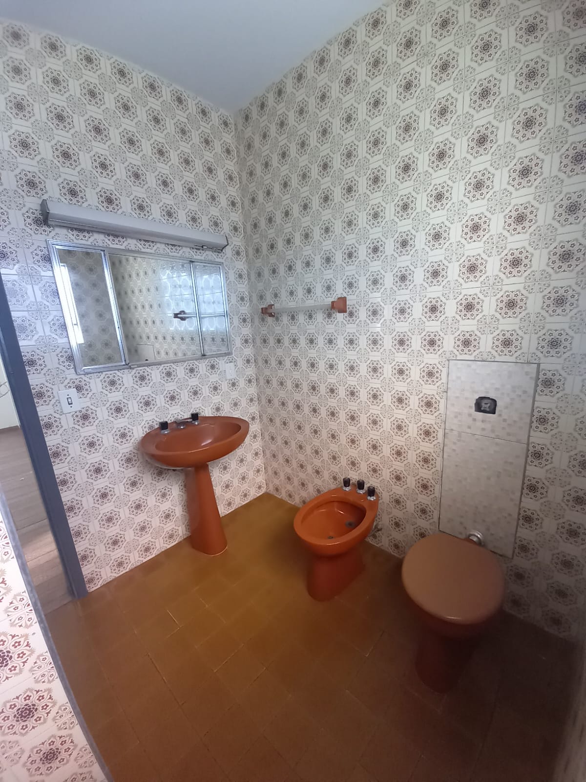 CASA PARA LOCAÇÃO - VILA SANTA ROSA.
