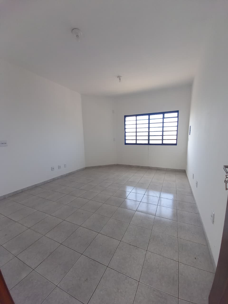 SALA COMERCIAL PARA LOCAÇÃO - CENTRO.