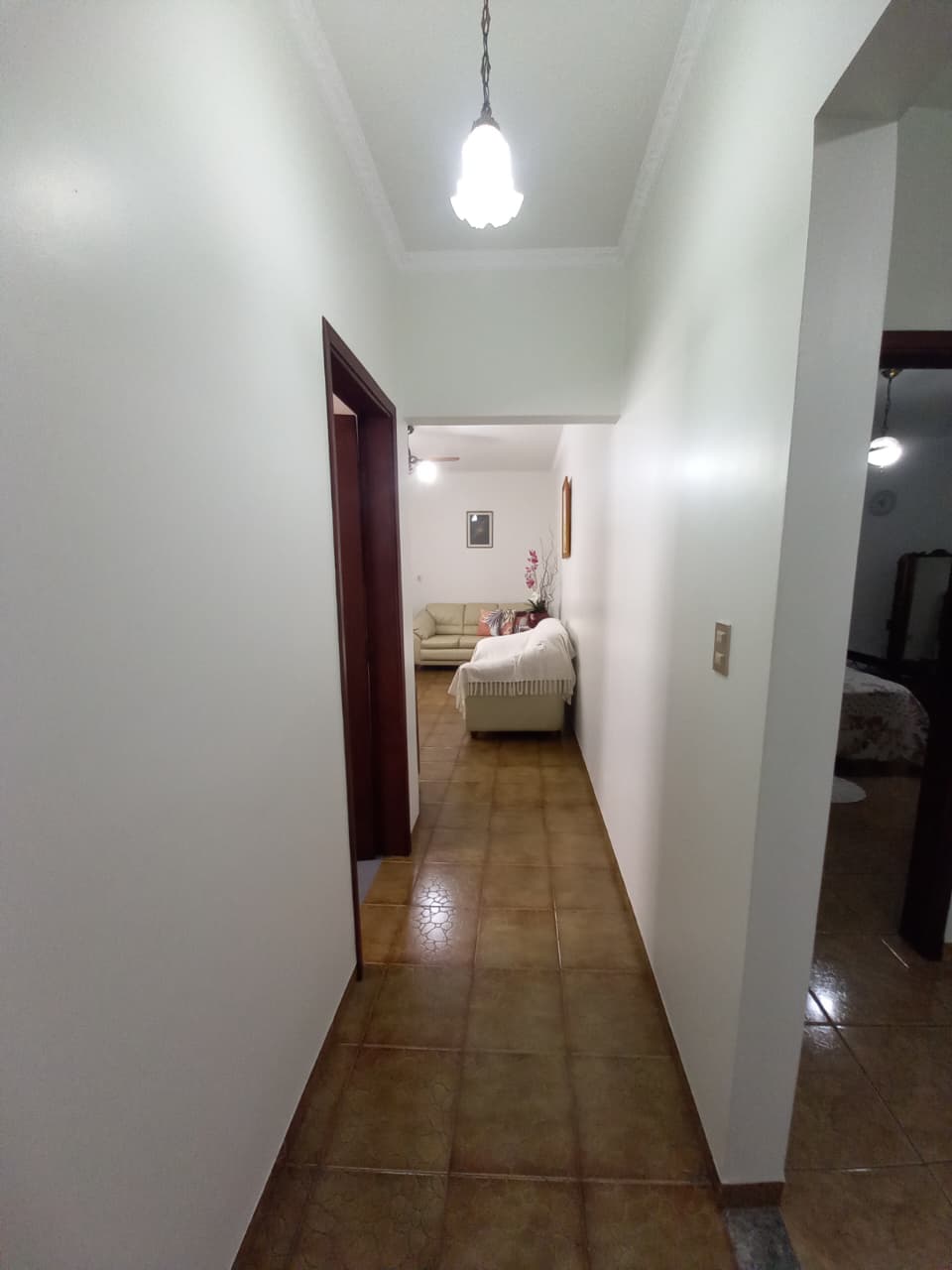 CASA COM PONTO COMERCIAL A VENDA