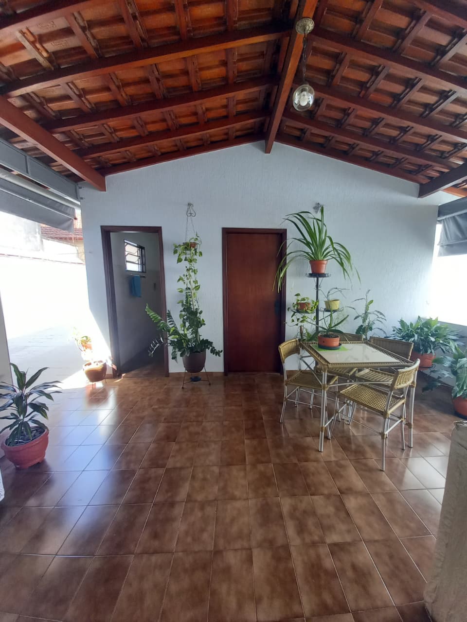 CASA COM PONTO COMERCIAL A VENDA