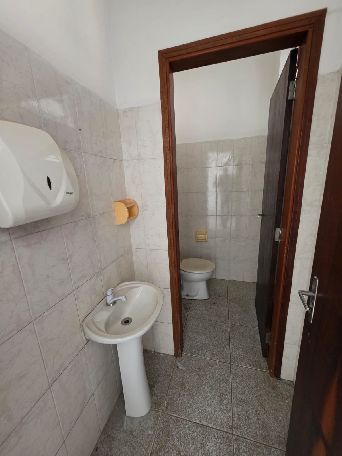 SALA COMERCIAL PARA LOCAÇÃO - CENTRO.