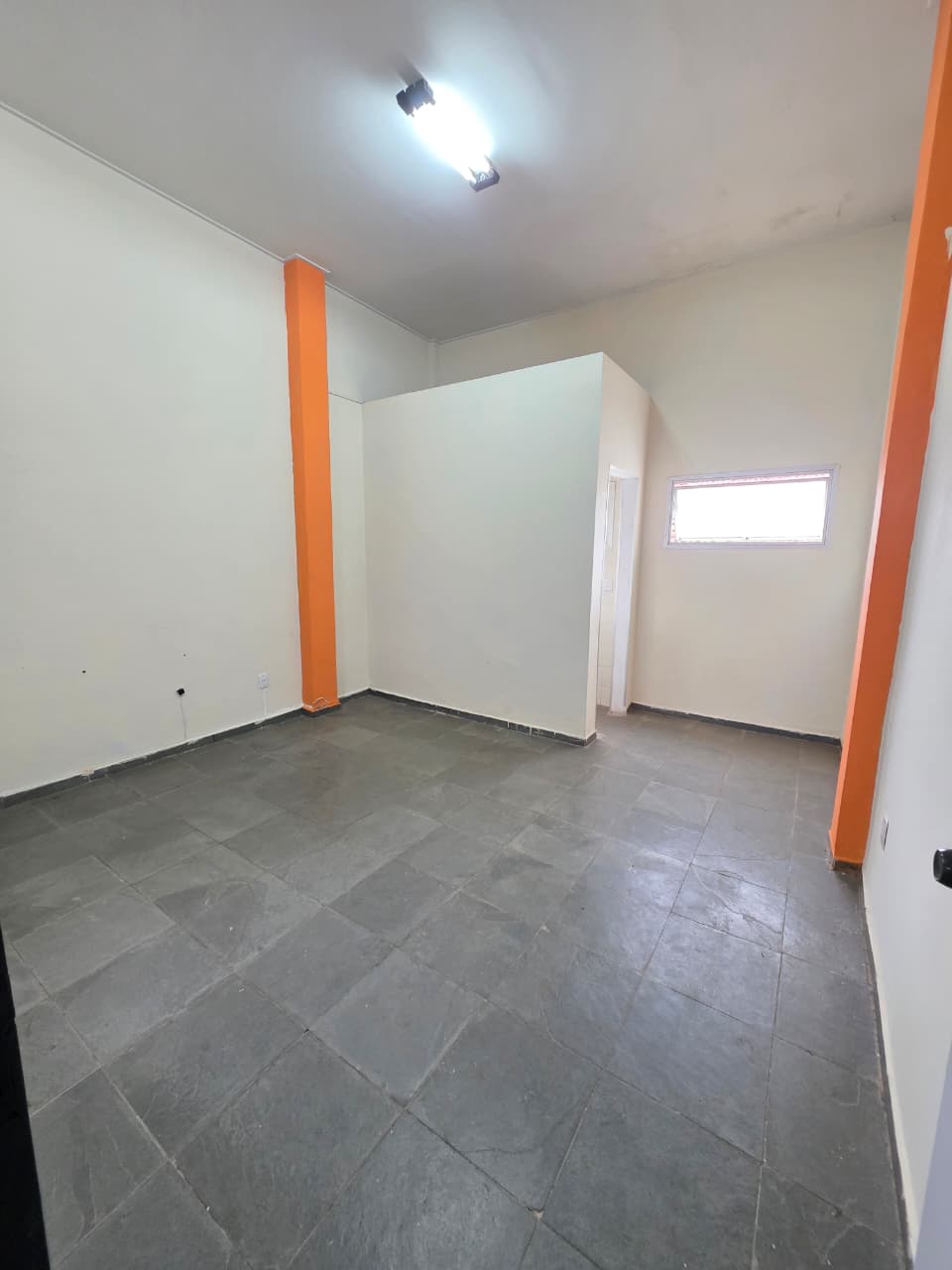 SALA COMERCIAL PARA LOCAÇÃO - CENTRO.