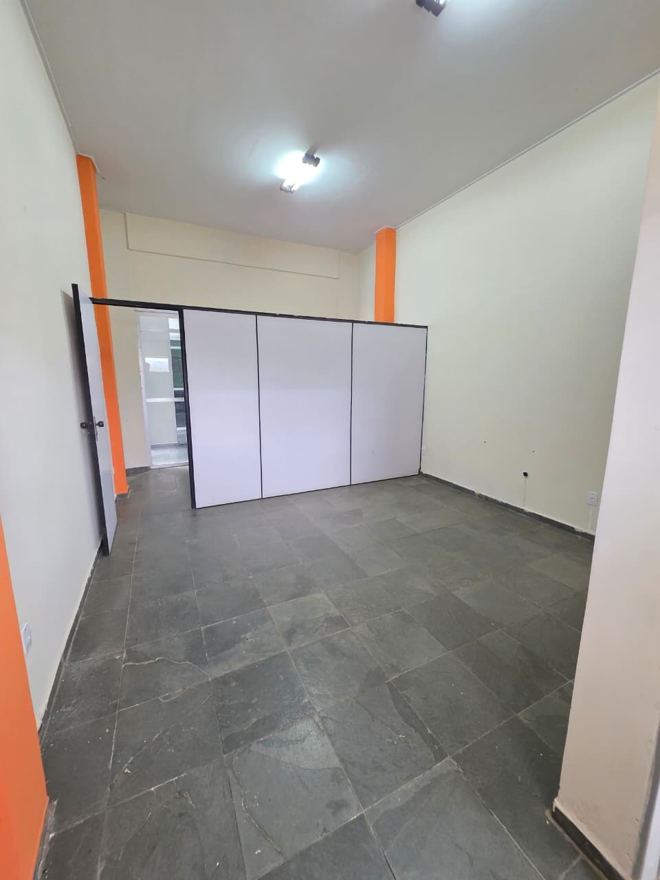 SALA COMERCIAL PARA LOCAÇÃO - CENTRO.