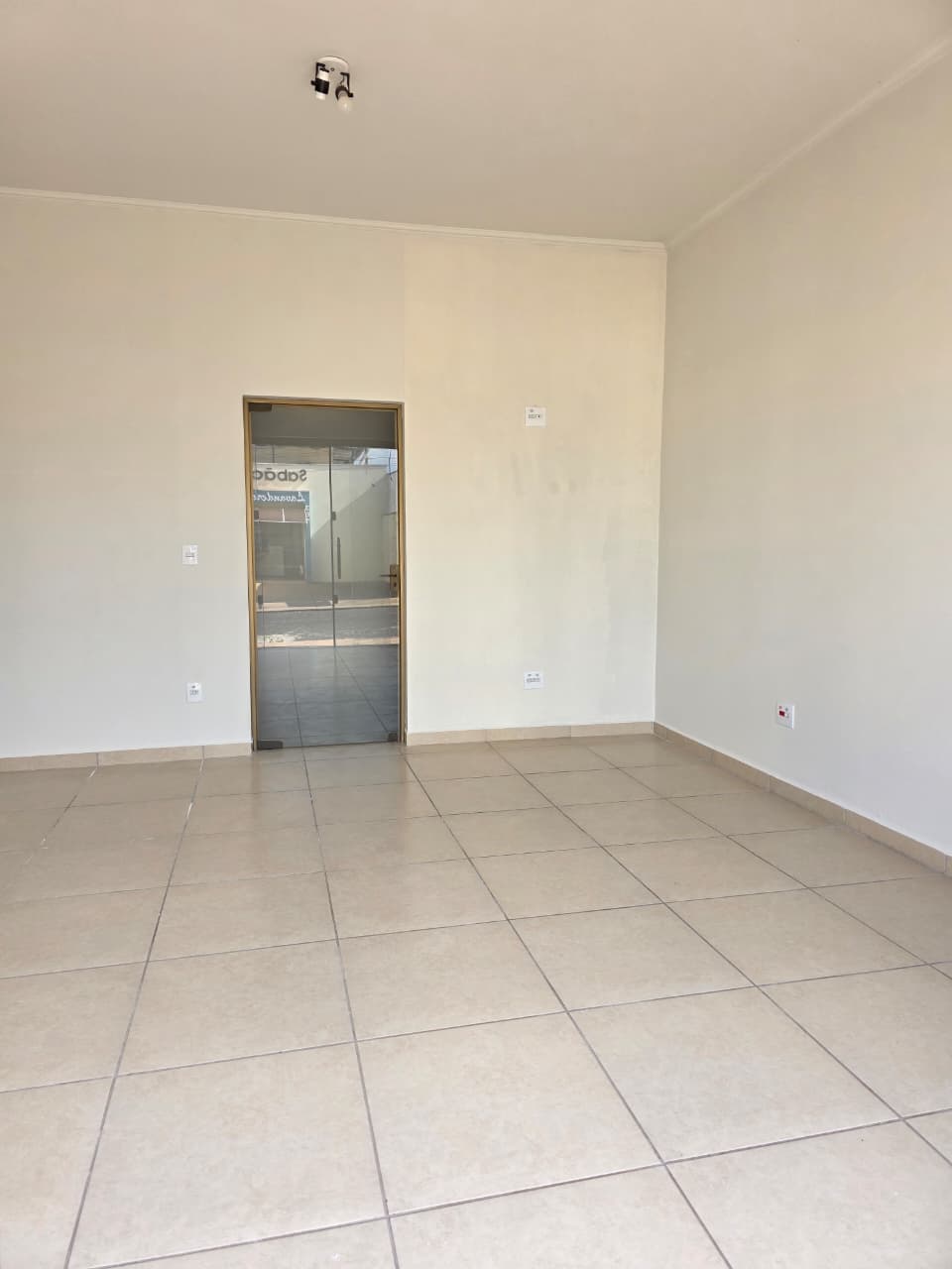 Sala Comercial para  LOCAÇÃO  -  Centro.