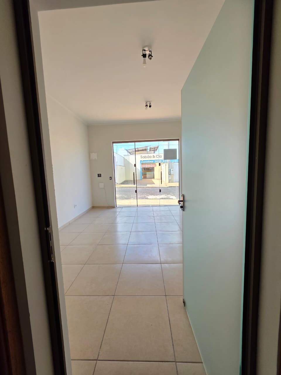 Sala Comercial para  LOCAÇÃO  -  Centro.