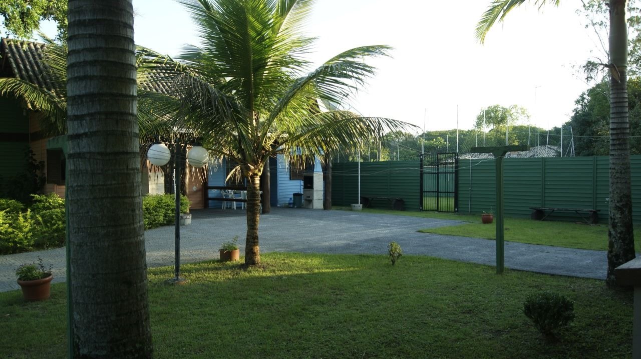 Chalés a venda com varanda e churrasqueira no Balneário Uirapuru em Itapoá-SC, por R$ 1.290.000,00
