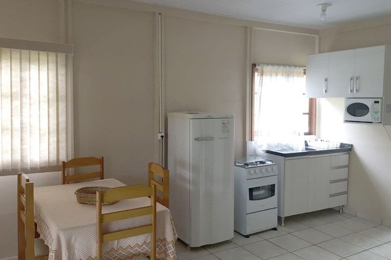 Chalés a venda com varanda e churrasqueira no Balneário Uirapuru em Itapoá-SC, por R$ 1.290.000,00
