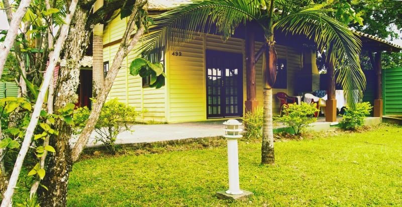 Chalés a venda com varanda e churrasqueira no Balneário Uirapuru em Itapoá-SC, por R$ 1.290.000,00