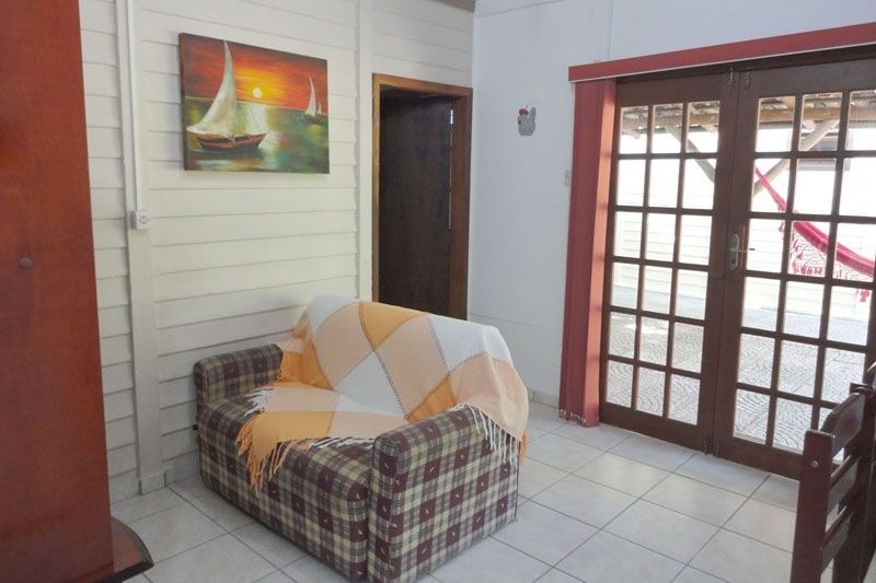 Chalés a venda com varanda e churrasqueira no Balneário Uirapuru em Itapoá-SC, por R$ 1.290.000,00