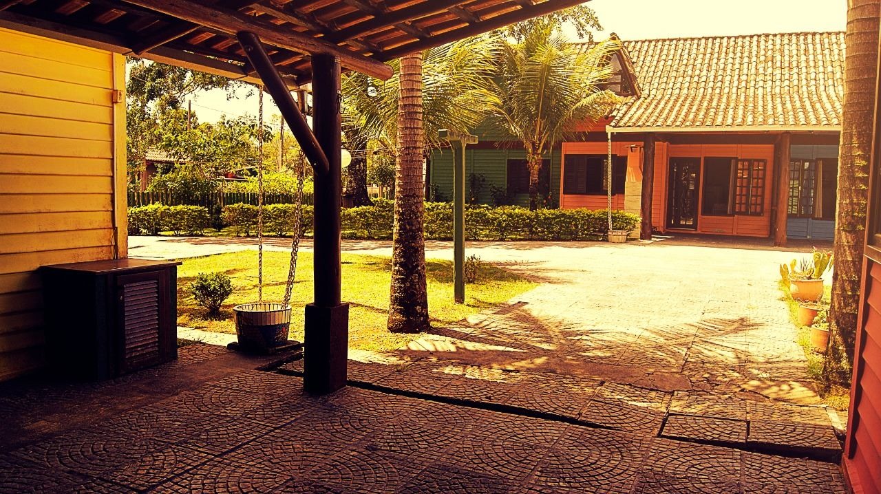 Chalés a venda com varanda e churrasqueira no Balneário Uirapuru em Itapoá-SC, por R$ 1.290.000,00