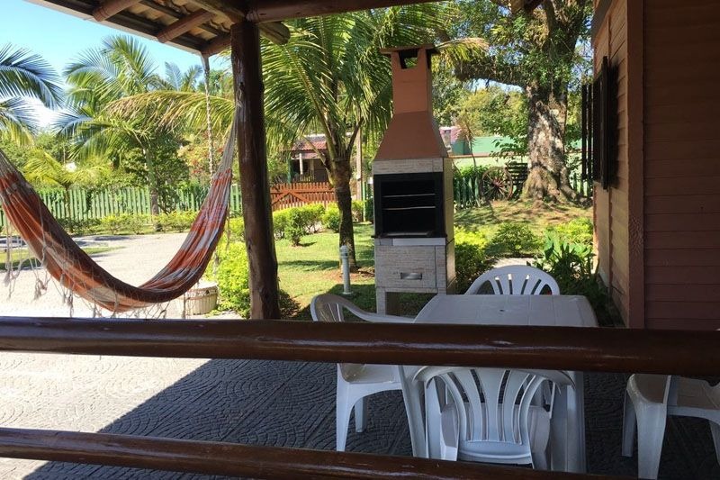 Chalés a venda com varanda e churrasqueira no Balneário Uirapuru em Itapoá-SC, por R$ 1.290.000,00