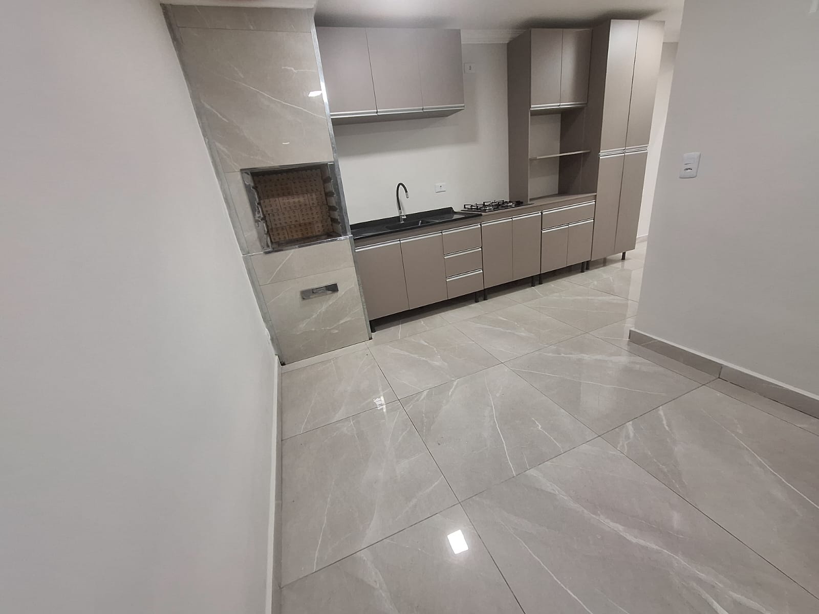Casa 2 quartos para aluguel no Condomínio Residencial Jardim Cercado XI no bairro Sitio Cercado, Curitiba - PR. Valor de locação R$2.000,00