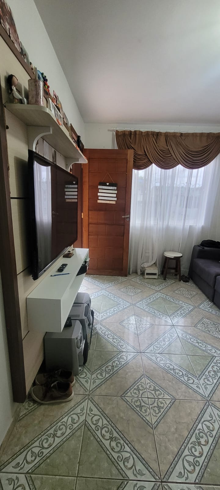 Sobrado 3 quartos sendo 1 suite a venda no bairro Sitio Cercado, Curitiba - PR. Valor de venda: R$ 380.000,00