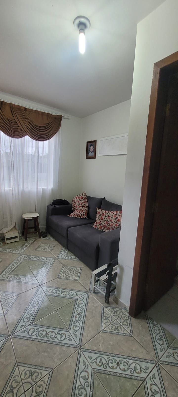 Sobrado 3 quartos sendo 1 suite a venda no bairro Sitio Cercado, Curitiba - PR. Valor de venda: R$ 380.000,00