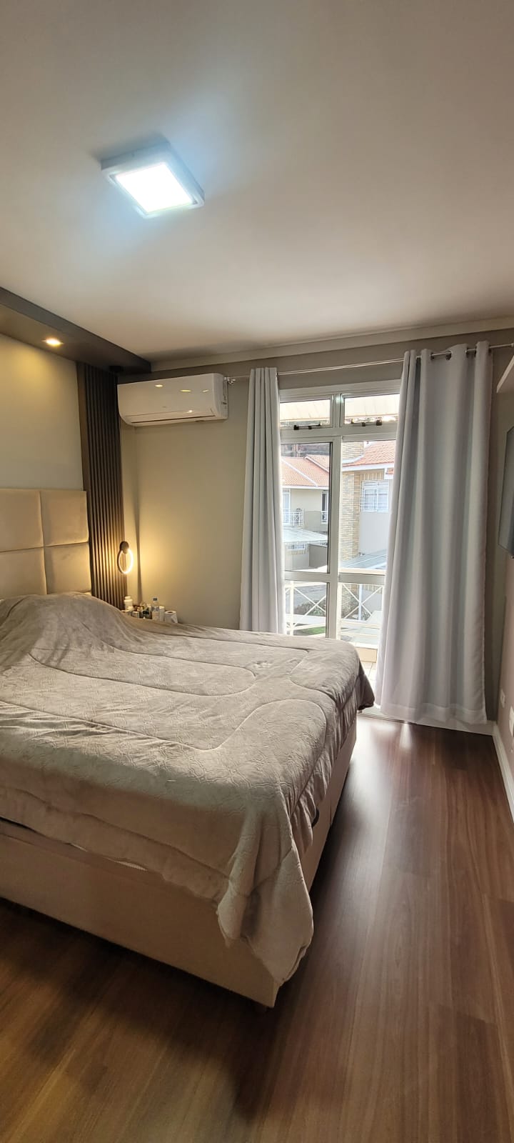 Sobrado 3 quartos sendo 1 suite a venda no bairro Novo Mundo, Curitiba - PR. Valor de Venda R$ 580.000,00