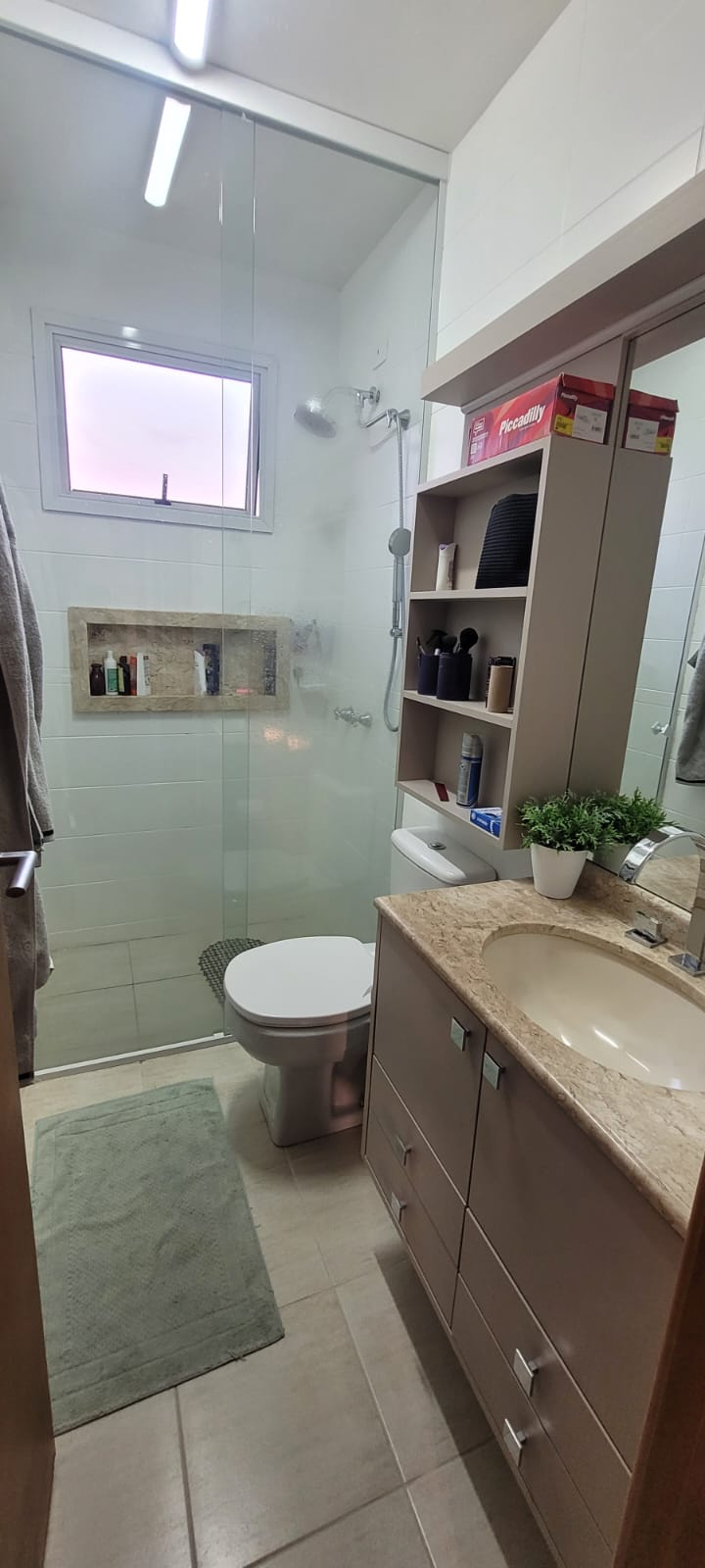 Sobrado 3 quartos sendo 1 suite a venda no bairro Novo Mundo, Curitiba - PR. Valor de Venda R$ 580.000,00