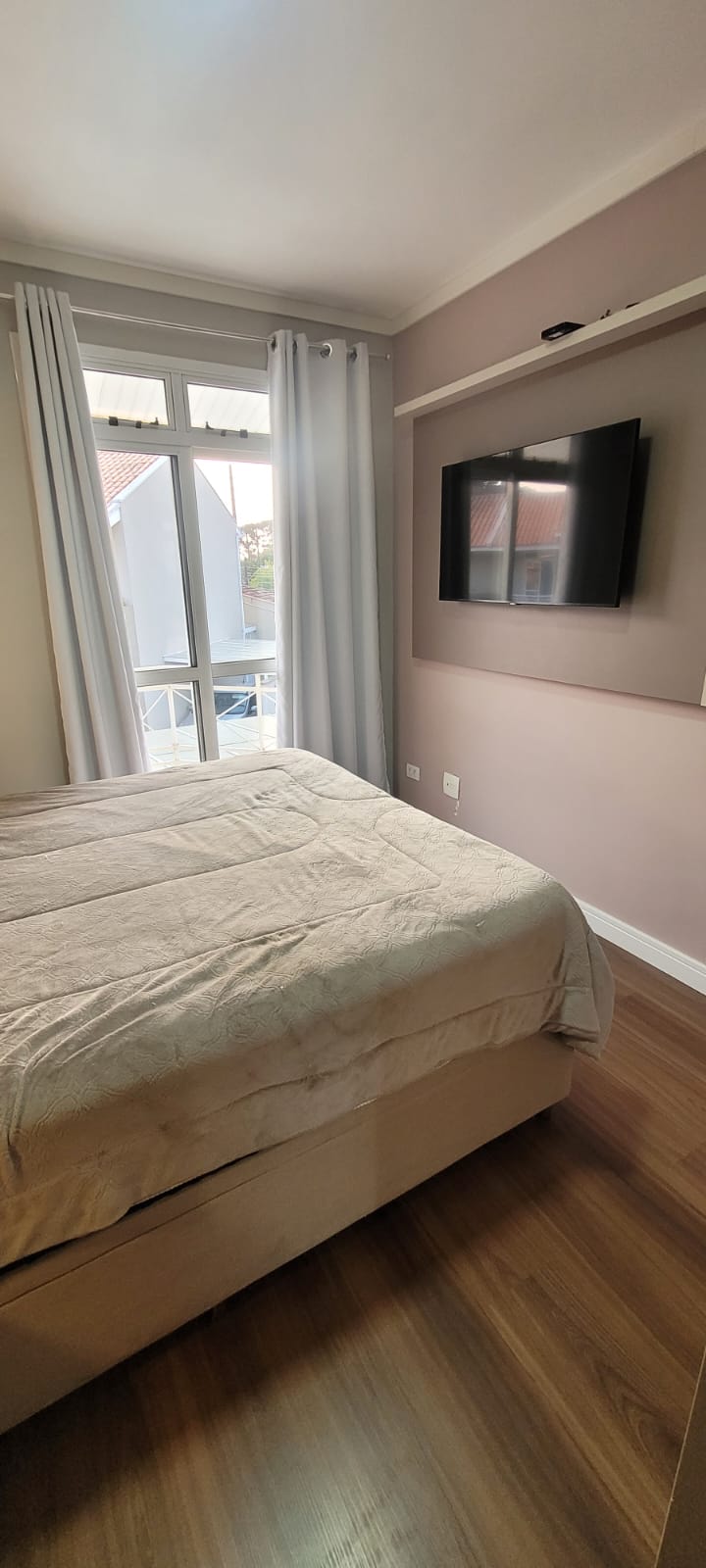 Sobrado 3 quartos sendo 1 suite a venda no bairro Novo Mundo, Curitiba - PR. Valor de Venda R$ 580.000,00