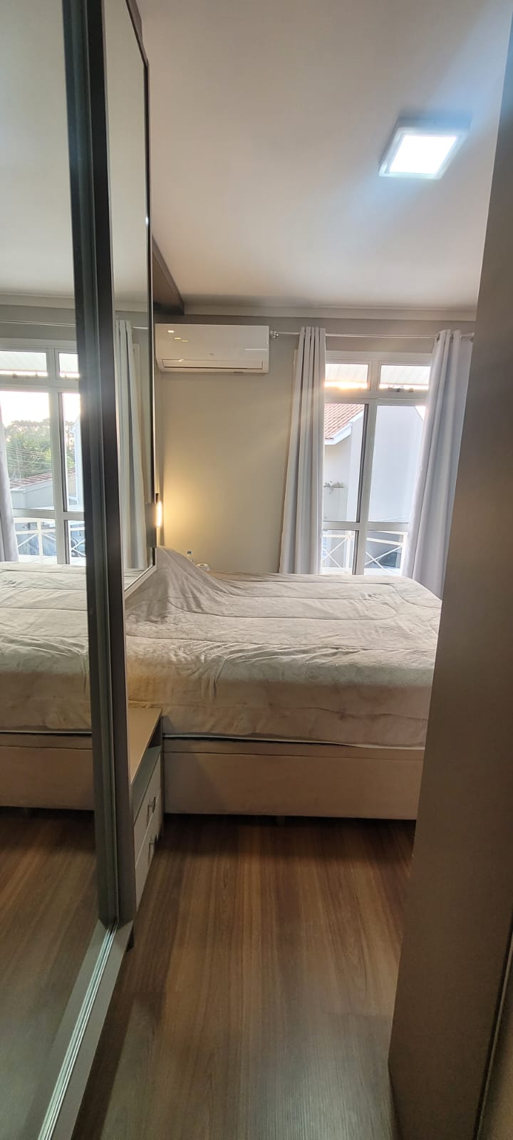 Sobrado 3 quartos sendo 1 suite a venda no bairro Novo Mundo, Curitiba - PR. Valor de Venda R$ 580.000,00