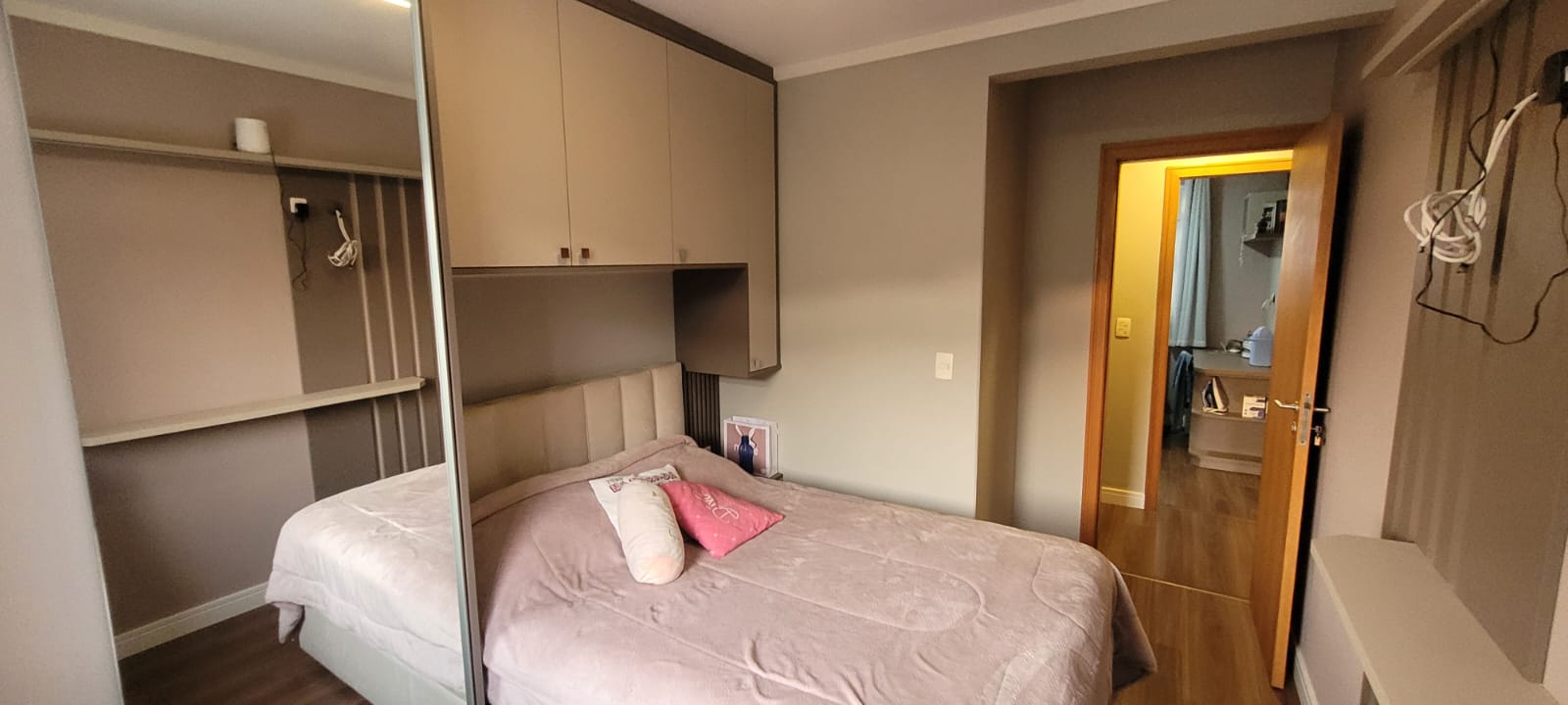 Sobrado 3 quartos sendo 1 suite a venda no bairro Novo Mundo, Curitiba - PR. Valor de Venda R$ 580.000,00