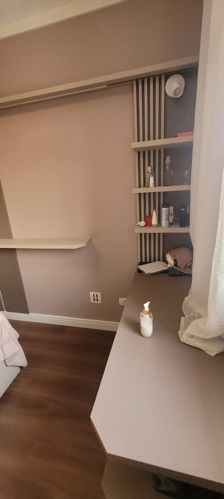 Sobrado 3 quartos sendo 1 suite a venda no bairro Novo Mundo, Curitiba - PR. Valor de Venda R$ 580.000,00