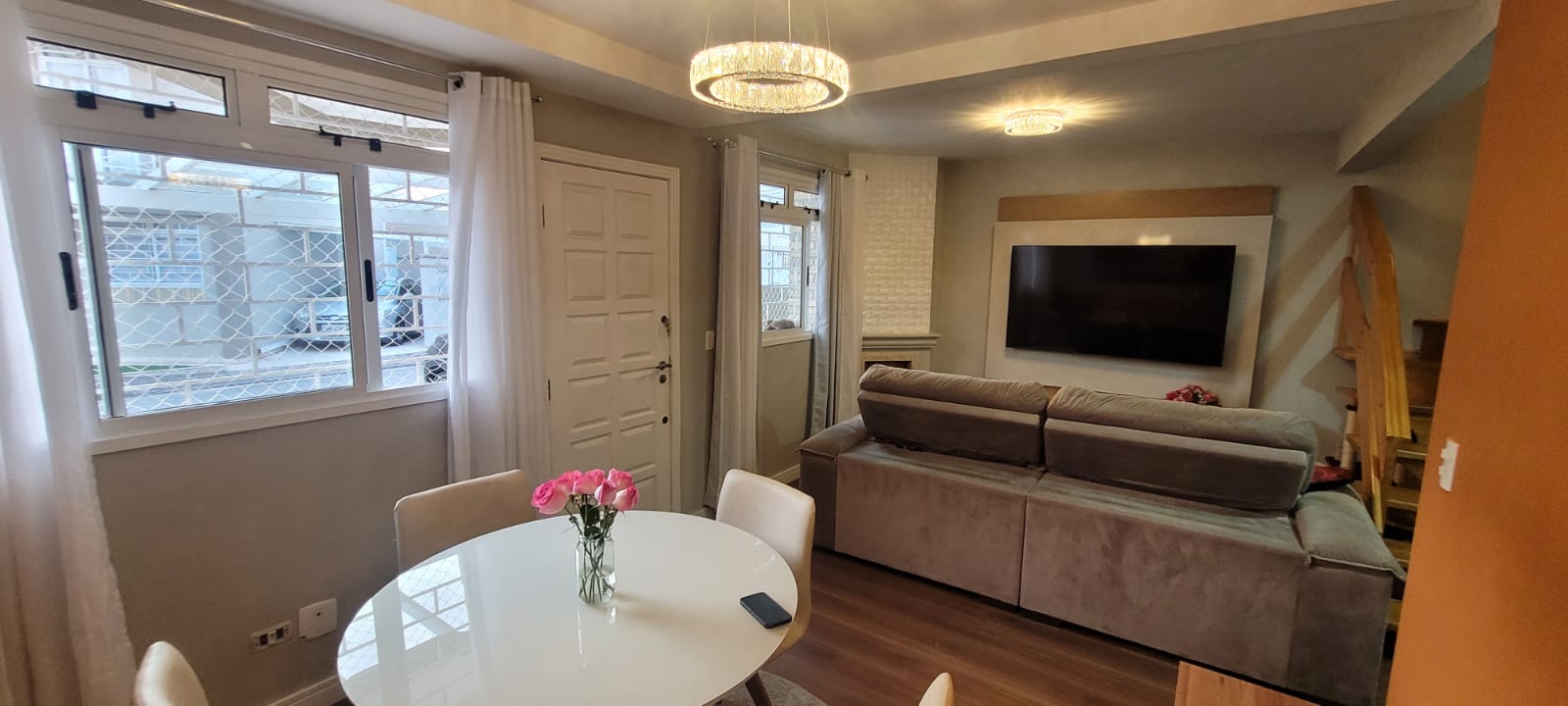 Sobrado 3 quartos sendo 1 suite a venda no bairro Novo Mundo, Curitiba - PR. Valor de Venda R$ 580.000,00