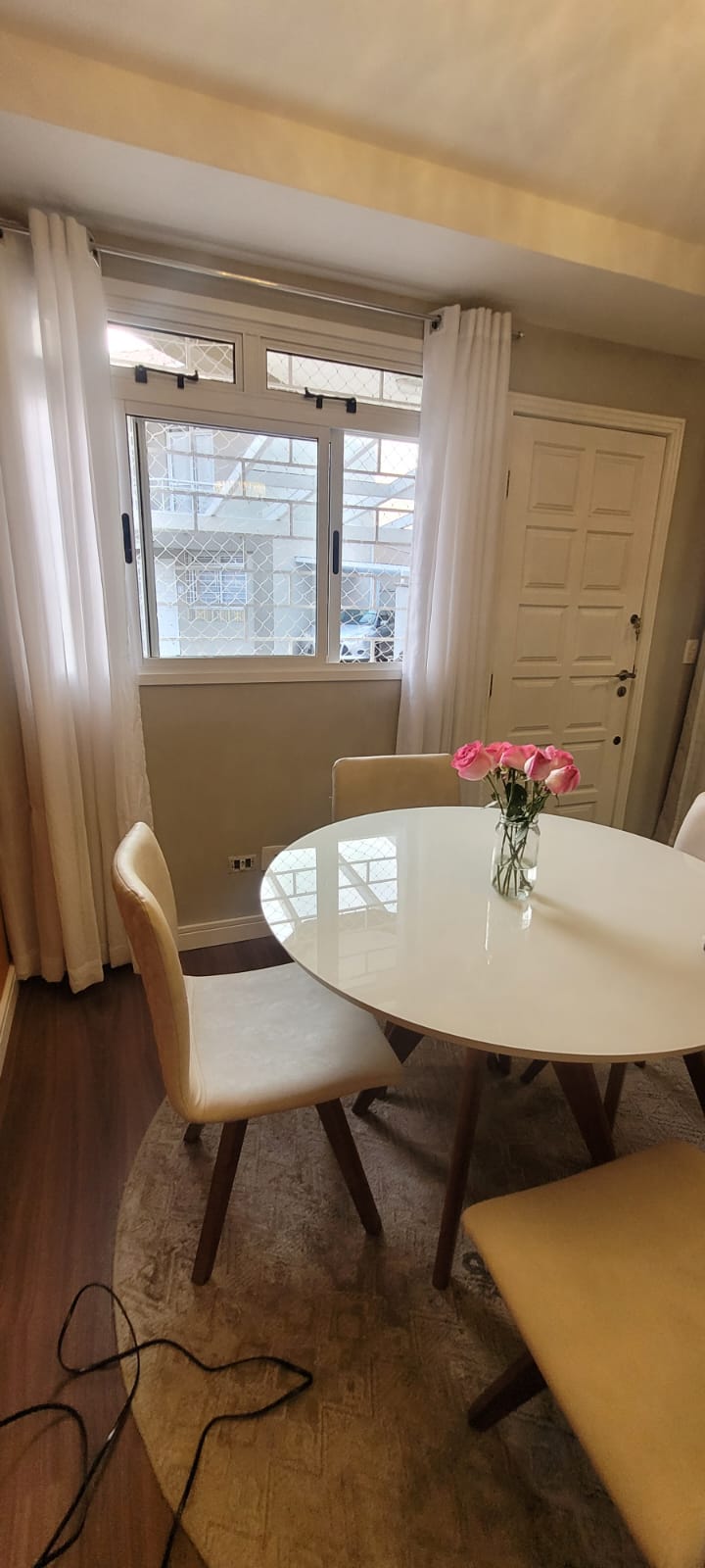 Sobrado 3 quartos sendo 1 suite a venda no bairro Novo Mundo, Curitiba - PR. Valor de Venda R$ 580.000,00