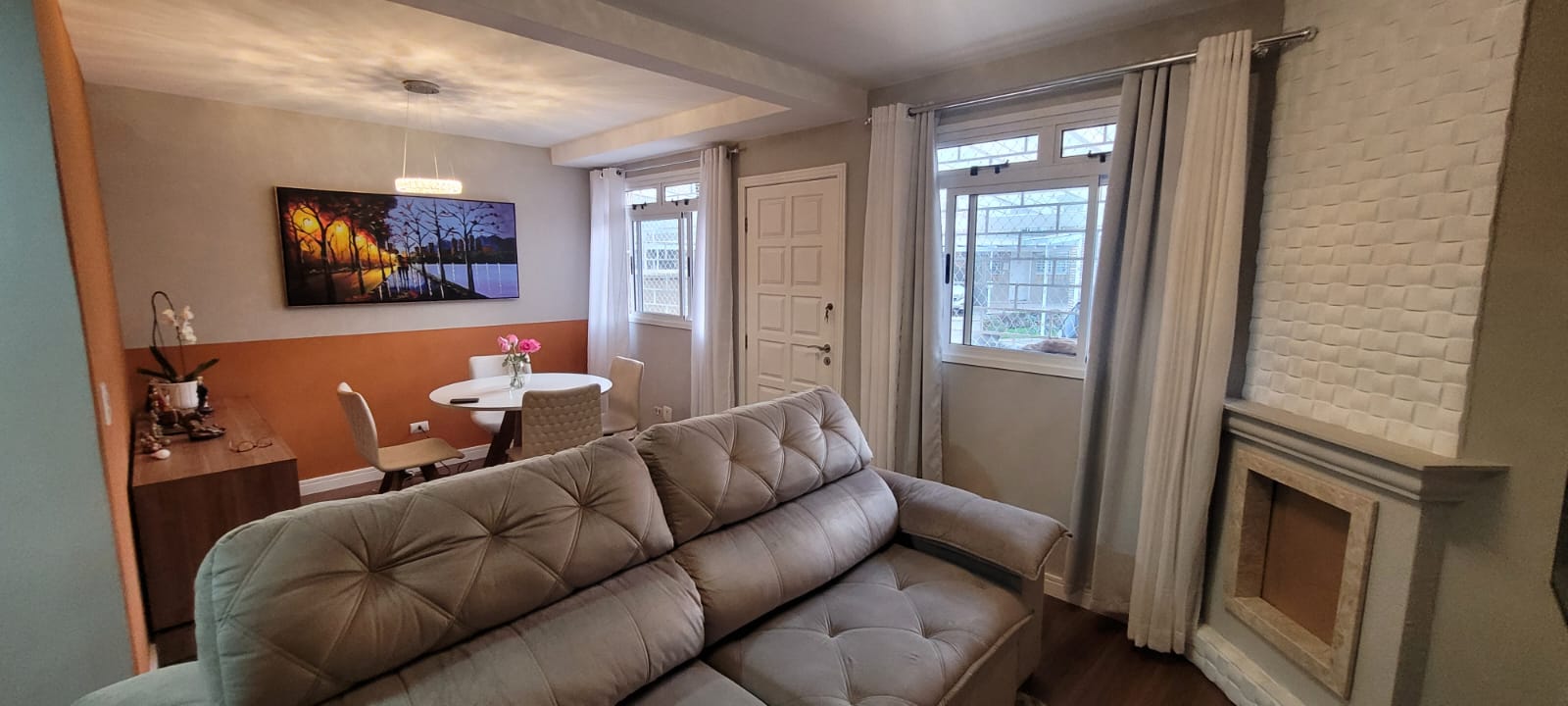 Sobrado 3 quartos sendo 1 suite a venda no bairro Novo Mundo, Curitiba - PR. Valor de Venda R$ 580.000,00