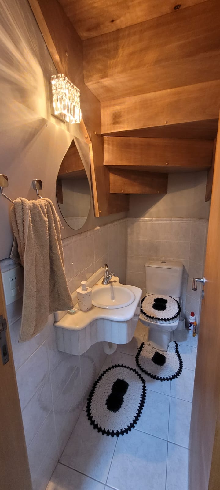 Sobrado 3 quartos sendo 1 suite a venda no bairro Novo Mundo, Curitiba - PR. Valor de Venda R$ 580.000,00