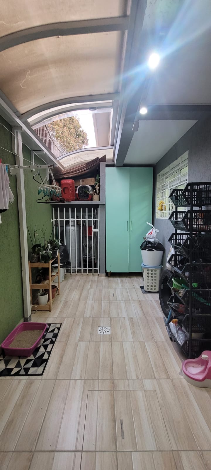 Sobrado 3 quartos sendo 1 suite a venda no bairro Novo Mundo, Curitiba - PR. Valor de Venda R$ 580.000,00
