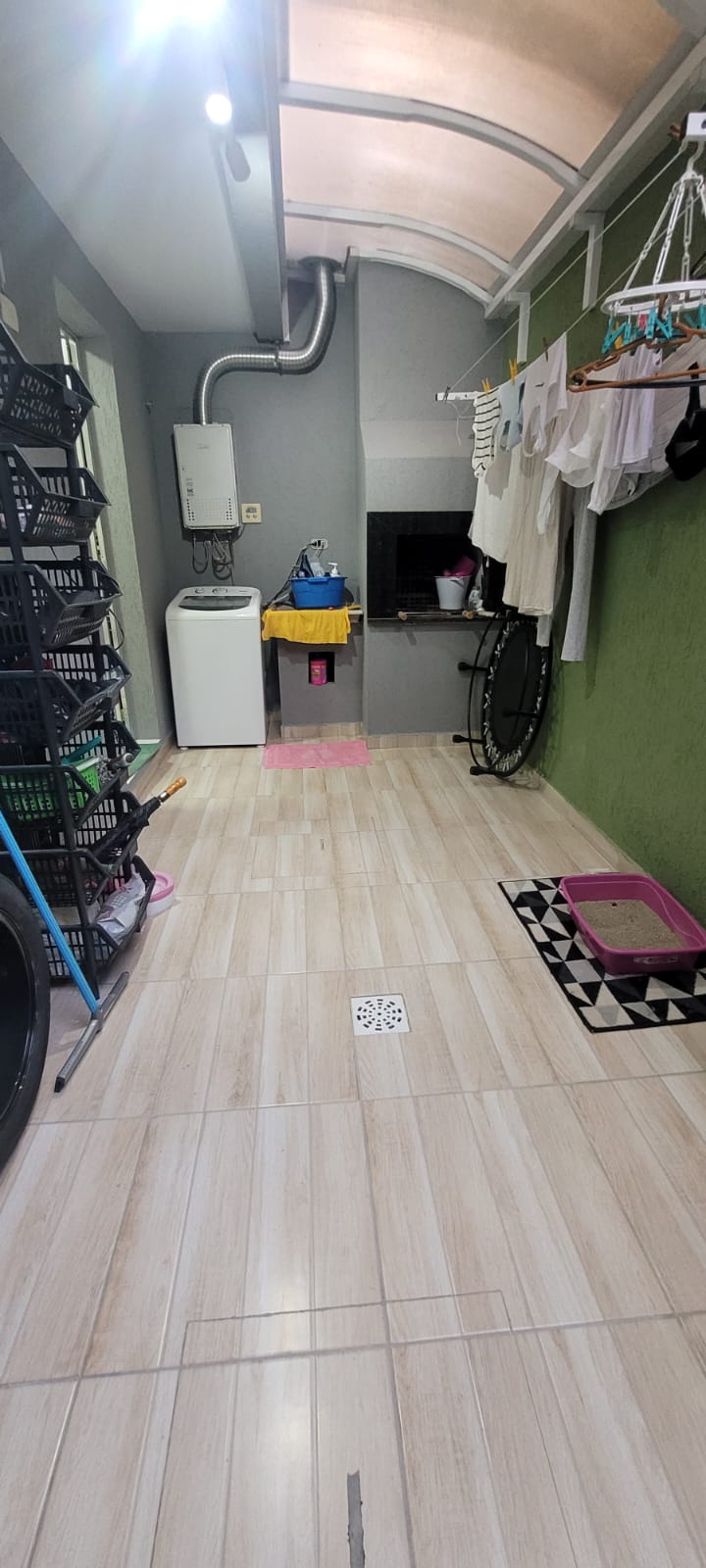 Sobrado 3 quartos sendo 1 suite a venda no bairro Novo Mundo, Curitiba - PR. Valor de Venda R$ 580.000,00