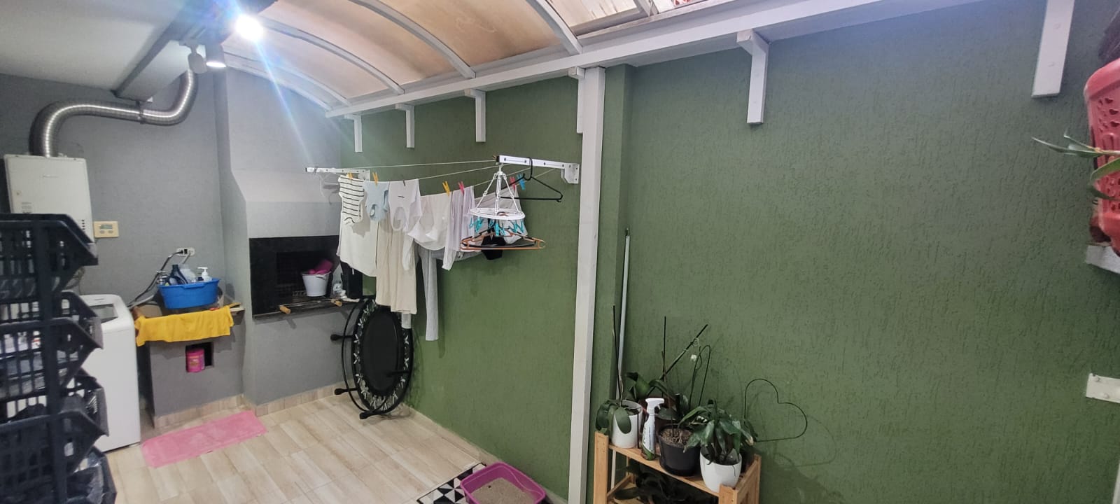 Sobrado 3 quartos sendo 1 suite a venda no bairro Novo Mundo, Curitiba - PR. Valor de Venda R$ 580.000,00