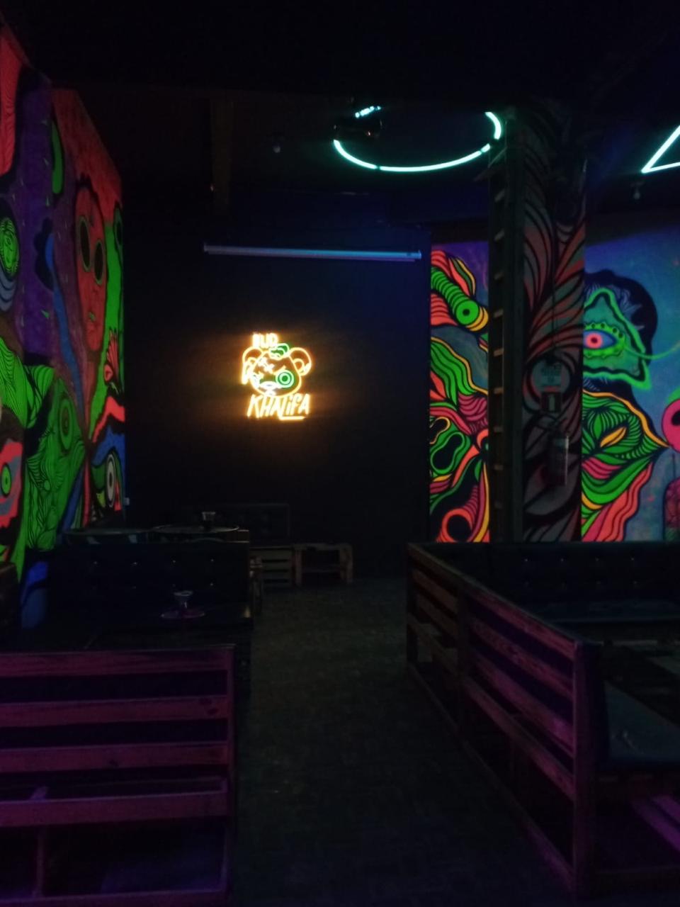 Ponto Comercial de Esquina todo mobiliado pronto para uso, no Centro de Curitiba Rua Trajano Reis. Valor de Venda R$ 100.000,00