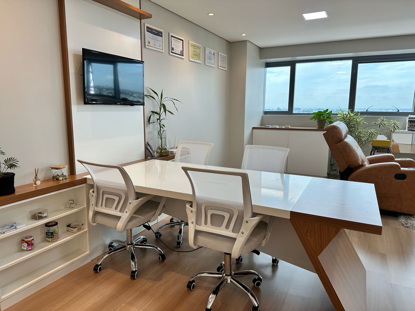 Sala comercial à venda Edifício 7th Avenue Trinity e Chelsea no bairro Rebouças em Curitiba - PR, com 62M².  Valor de venda  R$ 480.000,00.