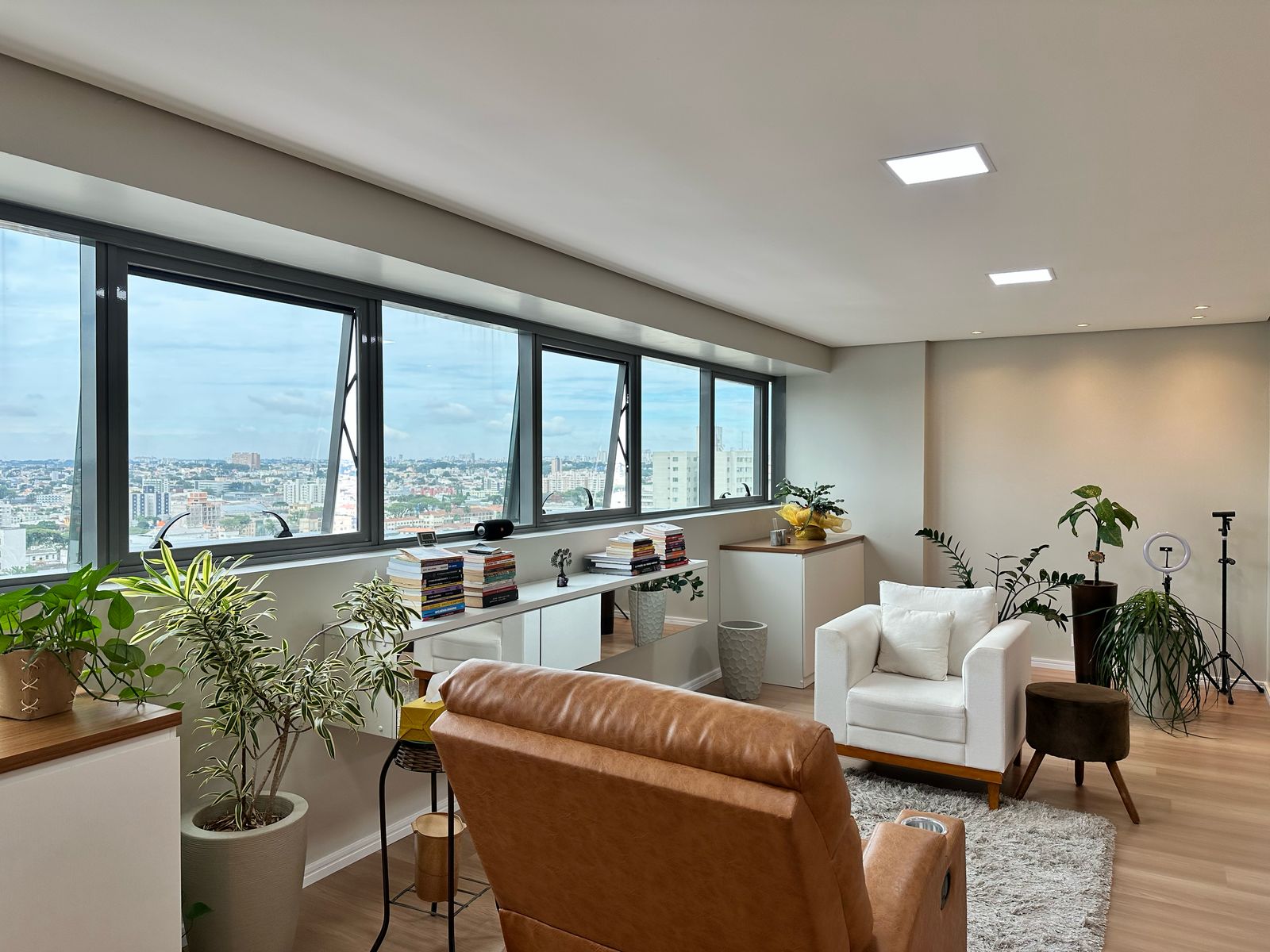 Sala comercial à venda Edifício 7th Avenue Trinity e Chelsea no bairro Rebouças em Curitiba - PR, com 62M².  Valor de venda  R$ 480.000,00.
