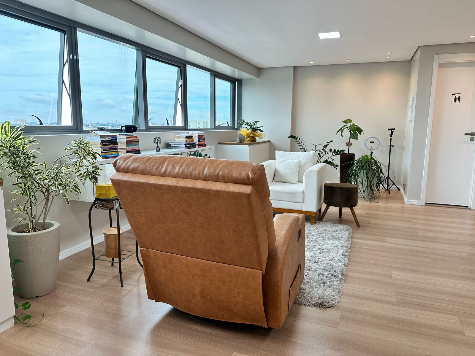 Sala comercial à venda Edifício 7th Avenue Trinity e Chelsea no bairro Rebouças em Curitiba - PR, com 62M².  Valor de venda  R$ 480.000,00.
